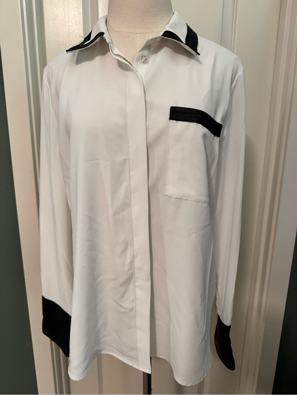 Laundry By Shelli Segal White Shirt with Black Trim
